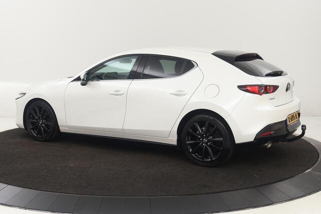 Mazda 3 2.0 SkyActiv-X Luxury | Head-Up | Leder | Stoel & stuurverwarming | Trekaak | Carplay | BOSE Sound | Adaptive cruise | Camera | Memory | Navigatie | Full LED | Keyless