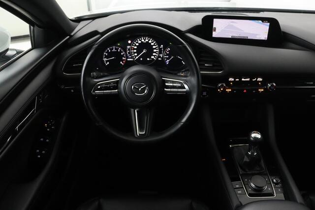 Mazda 3 2.0 SkyActiv-X Luxury | Head-Up | Leder | Stoel & stuurverwarming | Trekaak | Carplay | BOSE Sound | Adaptive cruise | Camera | Memory | Navigatie | Full LED | Keyless