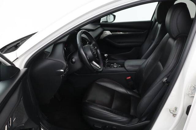 Mazda 3 2.0 SkyActiv-X Luxury | Head-Up | Leder | Stoel & stuurverwarming | Trekaak | Carplay | BOSE Sound | Adaptive cruise | Camera | Memory | Navigatie | Full LED | Keyless