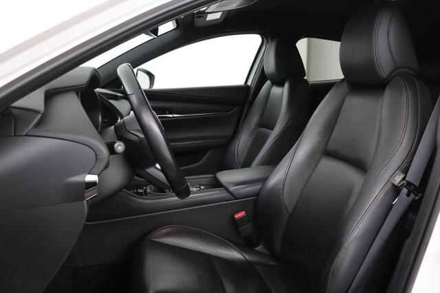 Mazda 3 2.0 SkyActiv-X Luxury | Head-Up | Leder | Stoel & stuurverwarming | Trekaak | Carplay | BOSE Sound | Adaptive cruise | Camera | Memory | Navigatie | Full LED | Keyless