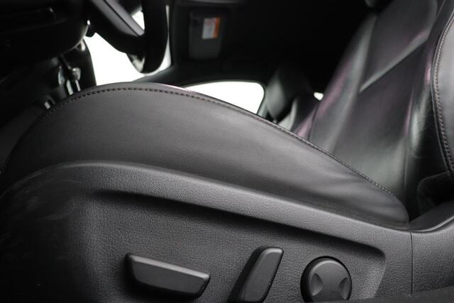 Mazda 3 2.0 SkyActiv-X Luxury | Head-Up | Leder | Stoel & stuurverwarming | Trekaak | Carplay | BOSE Sound | Adaptive cruise | Camera | Memory | Navigatie | Full LED | Keyless