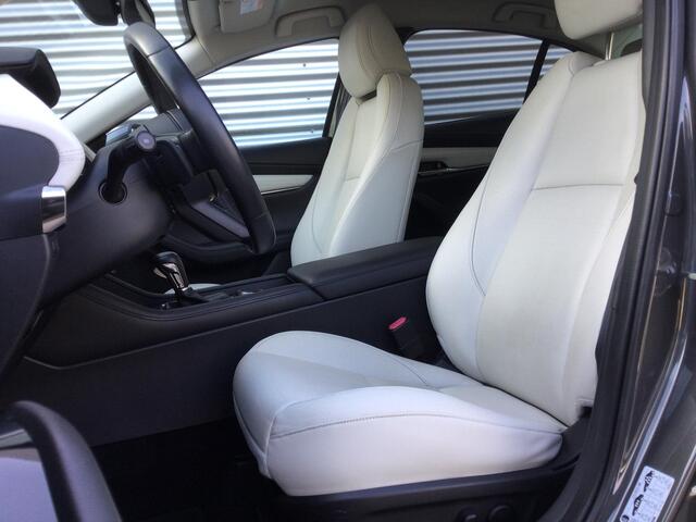 Mazda 3 2.0 e-SkyActiv-X M Hybrid 180 Luxury | Bose | Camera | Leder |