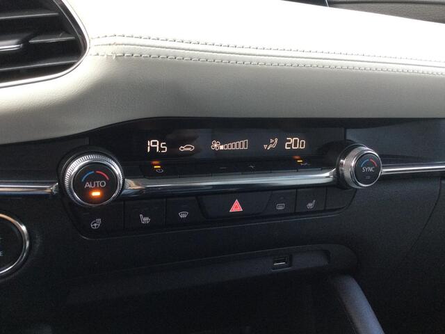 Mazda 3 2.0 e-SkyActiv-X M Hybrid 180 Luxury | Bose | Camera | Leder |