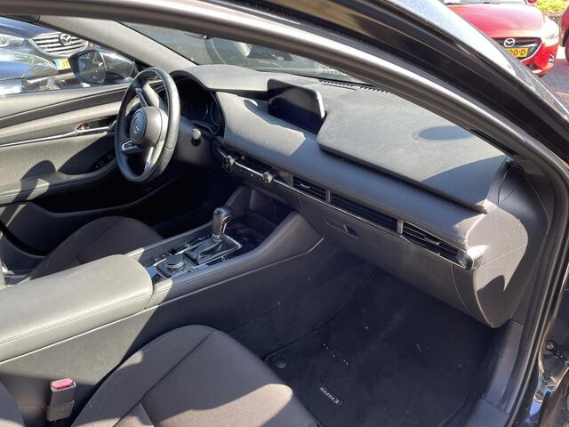Mazda 3 HB 2.0 e-SkyActiv-G 122 M Hybrid Comfort , Automaat, Adap. Cruise, HUD, PDC, Camera, Stoelverwarming, Stuurverwarming, Clima, Apple Carplay, Navi, Stoffen bekleding