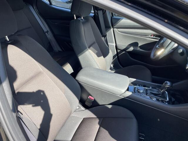 Mazda 3 HB 2.0 e-SkyActiv-G 122 M Hybrid Comfort , Automaat, Adap. Cruise, HUD, PDC, Camera, Stoelverwarming, Stuurverwarming, Clima, Apple Carplay, Navi, Stoffen bekleding