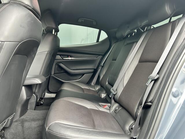 Mazda 3 2.0 SkyActiv-X 180pk Luxury / afneembare trekhaak