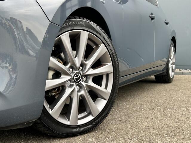 Mazda 3 2.0 SkyActiv-X 180pk Luxury / afneembare trekhaak