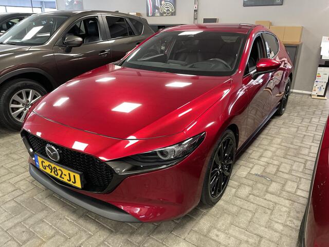 Mazda 3 2.0 e-SkyActiv-X M Hybrid 180 Luxury , I-Activesense-pack, Leder, Bose, LMV 18 Inch, 360 Camera, PDC, Stoelverwarming, Stuurverwarming, Navi, Apple Carplay, HUD, Clima