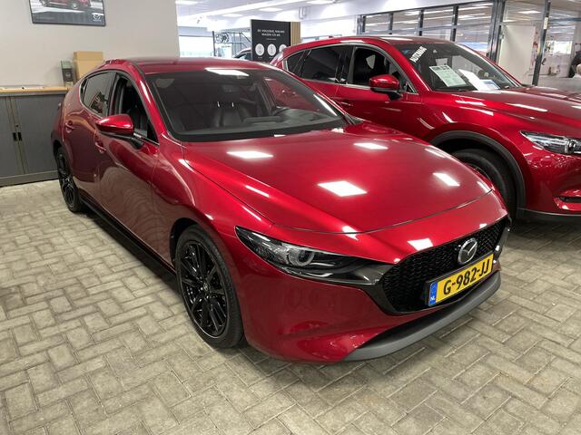 Mazda 3 2.0 e-SkyActiv-X M Hybrid 180 Luxury , I-Activesense-pack, Leder, Bose, LMV 18 Inch, 360 Camera, PDC, Stoelverwarming, Stuurverwarming, Navi, Apple Carplay, HUD, Clima