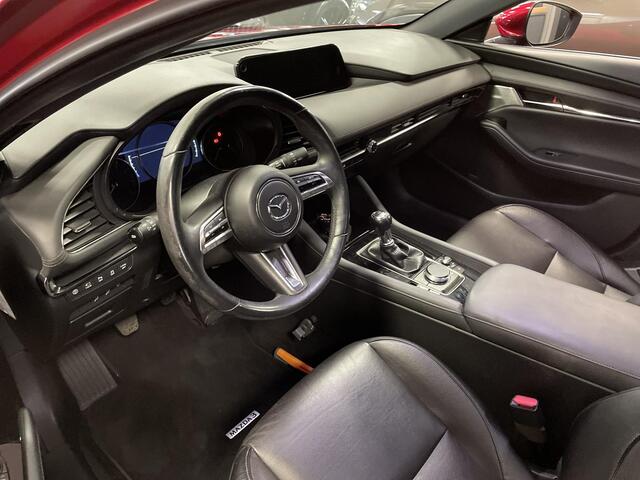 Mazda 3 2.0 e-SkyActiv-X M Hybrid 180 Luxury , I-Activesense-pack, Leder, Bose, LMV 18 Inch, 360 Camera, PDC, Stoelverwarming, Stuurverwarming, Navi, Apple Carplay, HUD, Clima