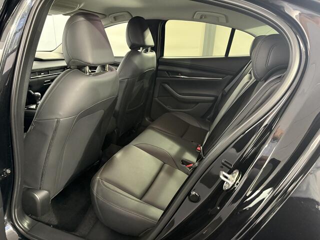 Mazda 3 2.0 e-SkyActiv-G M Hybrid Sedan Luxury / 1e eig / NL auto / Leder / Bose / Navigatie / Sedan