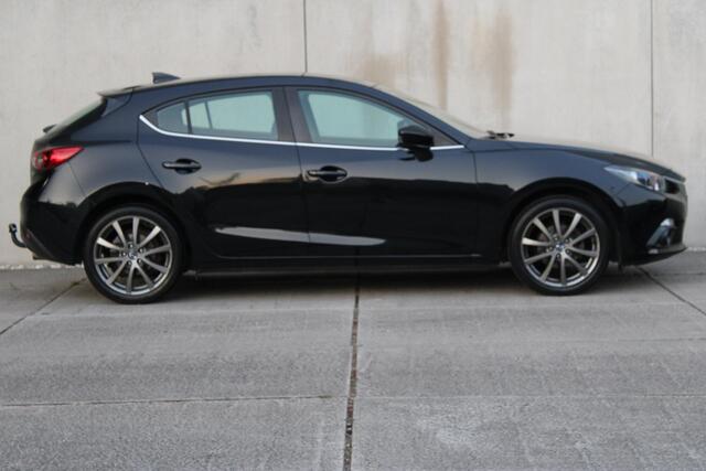 Mazda 3 1.5 SkyActiv-G 100 TS / 18 INCH LM VELGEN / CRUISE / TREKHAAK