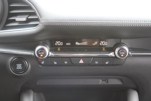 Mazda 3 2.0 e-SkyActiv-G M Hybr. Luxury Trekhaak/360camera/Bose