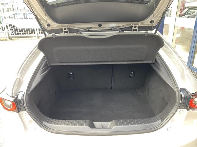 Mazda 3 2.0 e-SkyActiv-X M Hybrid 186 Luxury / Automaat / NL-Auto / Vol-Leder / Stoel-/Stuurverwarming / Afneembare-Trekhaak / Premium Bose-Audio / Adaptieve Cruise-Control / Electronic Climate-Control / Elektr.- Stoelen met Geheugen / Apple-Carplay & Android-Aut