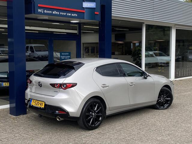 Mazda 3 2.0 e-SkyActiv-X M Hybrid 186 Luxury / Automaat / NL-Auto / Vol-Leder / Stoel-/Stuurverwarming / Afneembare-Trekhaak / Premium Bose-Audio / Adaptieve Cruise-Control / Electronic Climate-Control / Elektr.- Stoelen met Geheugen / Apple-Carplay & Android-Aut