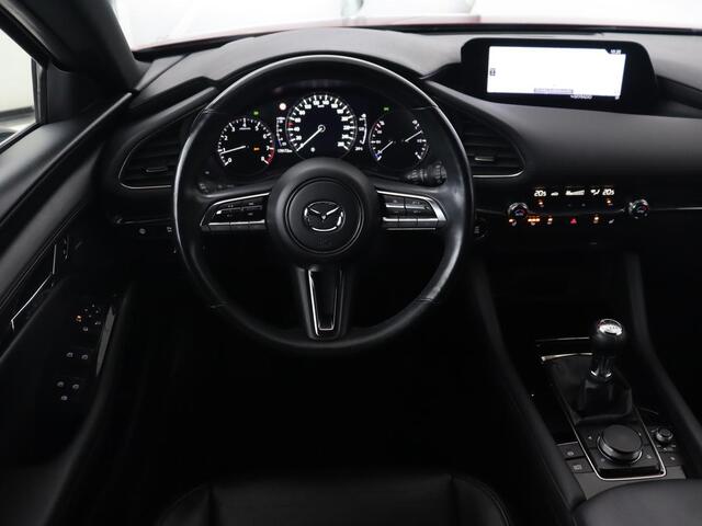 Mazda 3 2.0 SkyActive-X Luxury | Leder | Adaptive cruise | Head-Up | BOSE Sound | Stoel & stuurverwarming | Carplay | Camera | Memory | Keyless | Navigatie