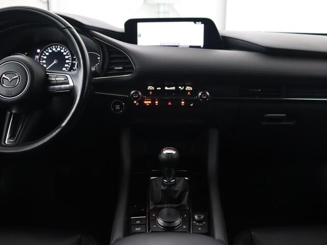 Mazda 3 2.0 SkyActive-X Luxury | Leder | Adaptive cruise | Head-Up | BOSE Sound | Stoel & stuurverwarming | Carplay | Camera | Memory | Keyless | Navigatie