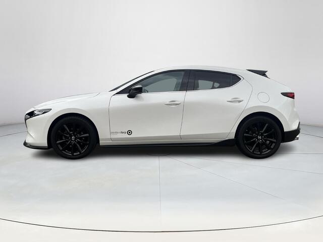 Mazda 3 2.0 e-SkyActiv-X M Hybrid 186 Nagisa | Aero pakket | Alcantara/Leder met stoelgeheugen | Achteruitrijcamera | Bose | HeadupDisplay | Navigatie en draadloze Applecarplay\Androidauto | Verlichte Dorpelbeschermers | Parelmoer Wit