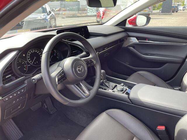 Mazda 3 3 Sedan 2.0 E-SkyActiv-X 186 Takumi Demovoordeel ¤ 5.000,- , Automaat, Leder, Bose, 360 Camera, HUD, LMV 18 Inch, Clima, Stoelverwarming, Stuurverwarming, Navi, Apple Carplay, LKA, Adap. Cruise