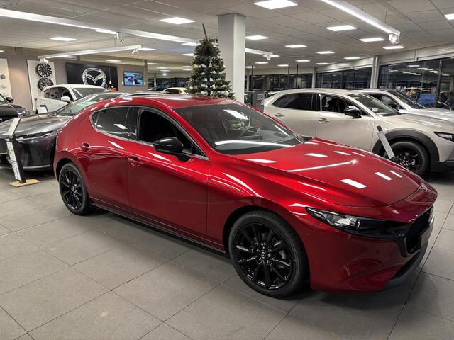 Mazda 3 HB 2.5 e-SkyActiv-G M Hybrid 140 Homura , Demovoordeel ¤ 5.500,-, Automaat, Navi, Adap.Cruise, Clima, Apple Carplay, Camera, PDC, HUD, Stoelverwarming, 18" LMV