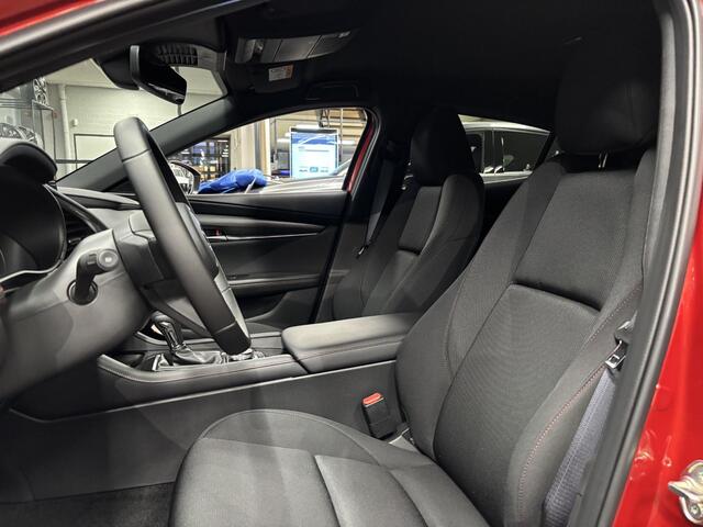 Mazda 3 HB 2.5 e-SkyActiv-G M Hybrid 140 Homura , Demovoordeel ¤ 5.500,-, Automaat, Navi, Adap.Cruise, Clima, Apple Carplay, Camera, PDC, HUD, Stoelverwarming, 18" LMV