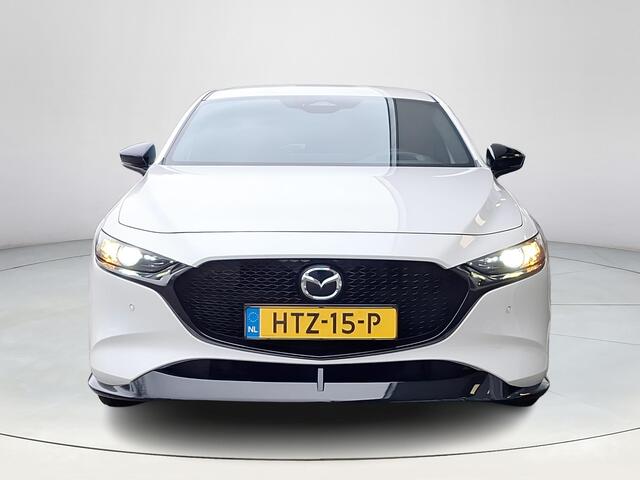 Mazda 3 2.0 e-SkyActiv-X M Hybrid 186 Nagisa | Aero pakket | Alcantara/Leder met stoelgeheugen | Achteruitrijcamera | Bose | HeadupDisplay | Navigatie en draadloze Applecarplay\Androidauto | Verlichte Dorpelbeschermers | Parelmoer Wit