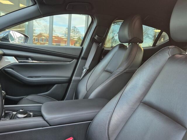 Mazda 3 SKYACTIV-X 2.0 180 6MT LUXURY / Carplay