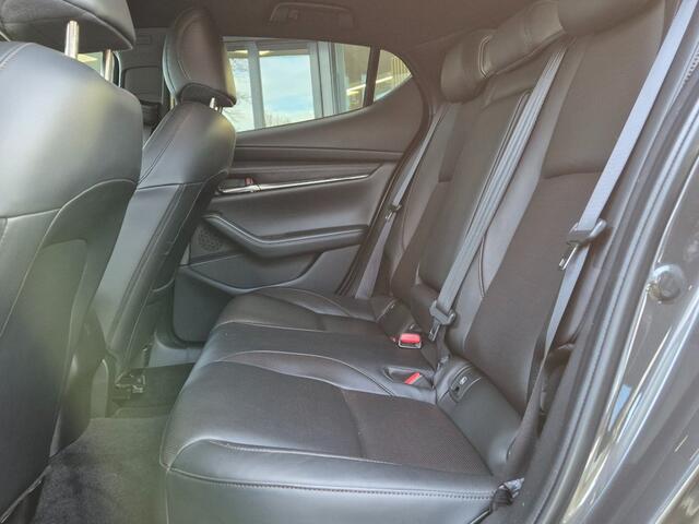 Mazda 3 SKYACTIV-X 2.0 180 6MT LUXURY / Carplay