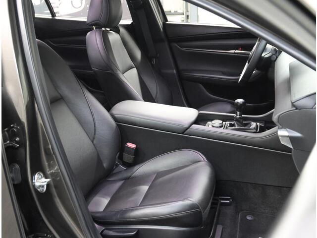 Mazda 3 180PK M Hybrid Comfort | 1ste eigenaar | AppleCarPlay/AndroidAuto | Armsteun | BOSE Sound | Camera | Dodehoekdetectie | StoelStuurVerwarmd | LED lampen | Navigatie | LEER | Cruise Control | Climate Control | Isofix | Parkeersensoren |