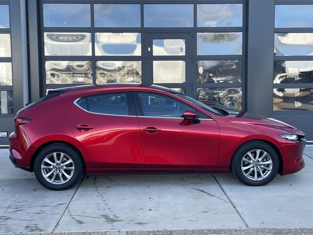 Mazda 3 2.0 e-SkyActiv-G 122 M Hybrid Comfort NAVI | ACHTERUITRIJCAMERA | APPLE CARPLAY | WINTERPAKKET | BOSE PARKEERSENSOREN VOOR +ACHTER | 16 INCH LMV
