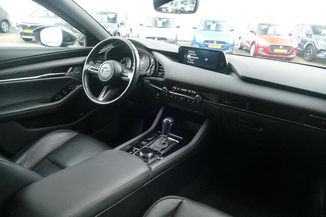 Mazda 3 2.0 e-SkyActiv-G M Hybrid 122 Luxury | All season banden | Rijklaarprijs!