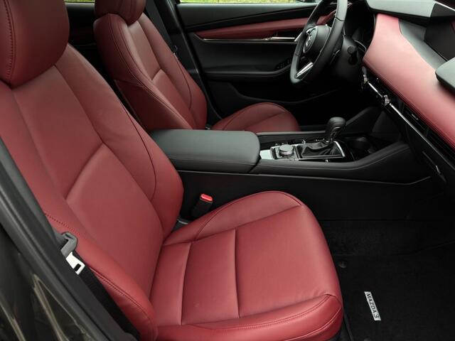 Mazda 3 2.0 eSA-X Takumi 186pk Automaat | Sunroof | *DEMO*