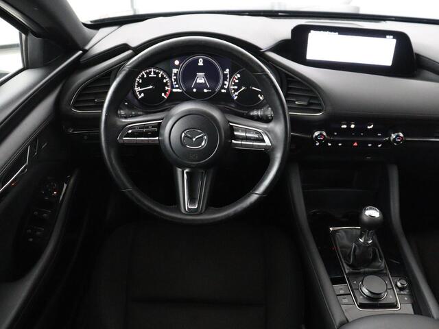 Mazda 3 2.0 e-SkyActiv-X M Hybrid 180 Comfort Bose | Head-Up | Stoelverwarming | Carplay | Camera | Keyless | Dodehoek detectie | Adaptive cruise | Stuurverwarming | Navigatie | Full LED