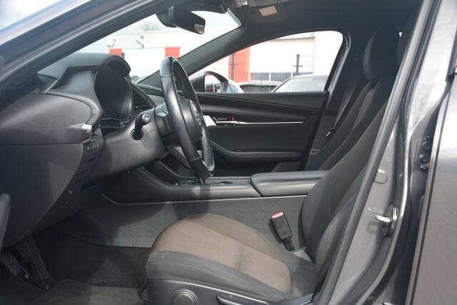 Mazda 3 2.0 e-SkyActiv-X M Hybrid 180 Comfort met Bose | LED | Stoelverwarming | Keyless | Head Up Display | Clima | Navi | Bluetooth | NL Auto!! |