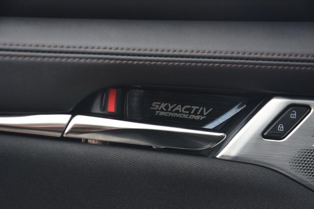 Mazda 3 2.0 e-SkyActiv-X M Hybrid 180 Comfort met Bose | LED | Stoelverwarming | Keyless | Head Up Display | Clima | Navi | Bluetooth | NL Auto!! |