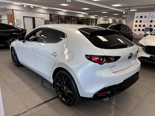 Mazda 3 HB 2.5 e-SkyActiv-G M Hybrid 140 Homura , Demovoordeel ¤ 5.094,-, Automaat, Navi, Adap.Cruise, Clima, Apple Carplay, Camera, PDC, HUD, Stoelverwarming, 18" LMV