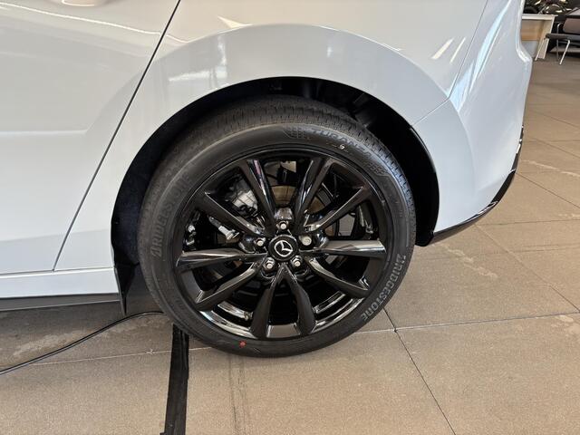 Mazda 3 HB 2.5 e-SkyActiv-G M Hybrid 140 Homura , Demovoordeel ¤ 5.094,-, Automaat, Navi, Adap.Cruise, Clima, Apple Carplay, Camera, PDC, HUD, Stoelverwarming, 18" LMV