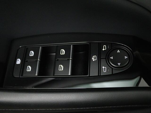Mazda 3 2.0 e-SkyActiv-X M Hybrid 186 Takumi automaat | Leder | BOSE | Stoelgeheugen |