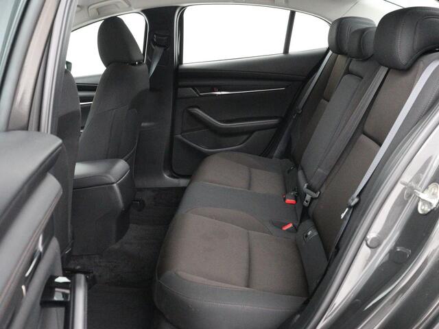 Mazda 3 2.0 e-SkyActiv-G Comfort | Carplay | Camera | Stoel & Stuurverwarming | Full LED | Head-up | Adaptive Cruise | Navigatie