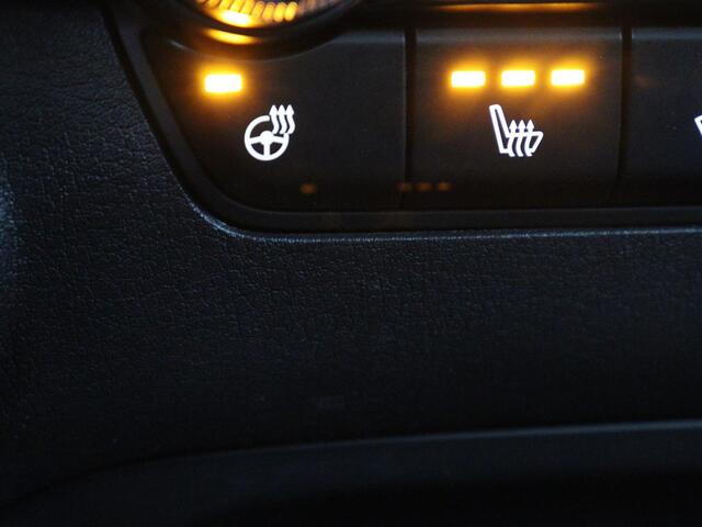 Mazda 3 2.0 e-SkyActiv-G Comfort | Carplay | Camera | Stoel & Stuurverwarming | Full LED | Head-up | Adaptive Cruise | Navigatie