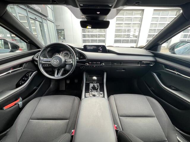 Mazda 3 2.0 e-SkyActiv-G M Hybrid 150 Homura | 18 INCH LMV | ALL SEASON | APPLE + ANDROID AUTO | STOELVERWARMING | NED AUTO |