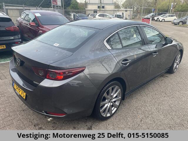 Mazda 3 2.0 e-SkyActiv-X M Hybrid 186 Comfort . STUUR & STOELVERWARMING . BOSE AUDIO . NAVIGATIE .