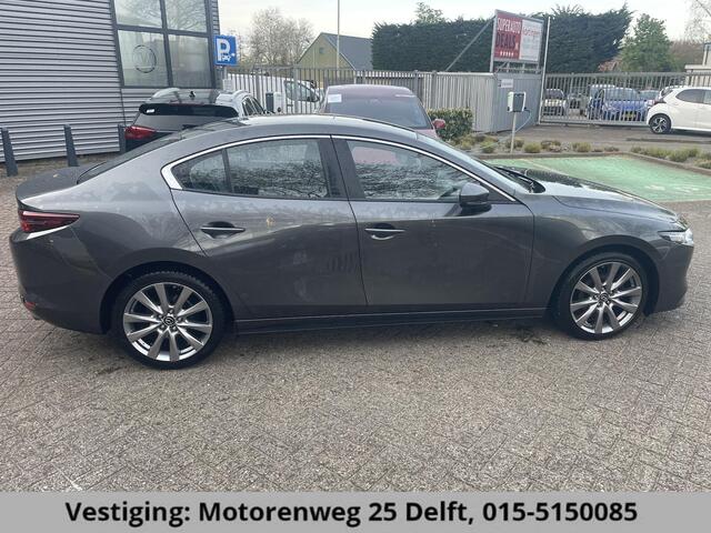 Mazda 3 2.0 e-SkyActiv-X M Hybrid 186 Comfort . STUUR & STOELVERWARMING . BOSE AUDIO . NAVIGATIE .