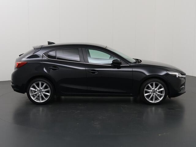 Mazda 3 2.0 SkyActiv-G 120 GT-M | Trekhaak | Bose Audio | Camera | HUD | Lederen Interieur | Stoelverwarming | LED | Navigatie | Adaptieve Cruise Control | Dodehoek detectie |