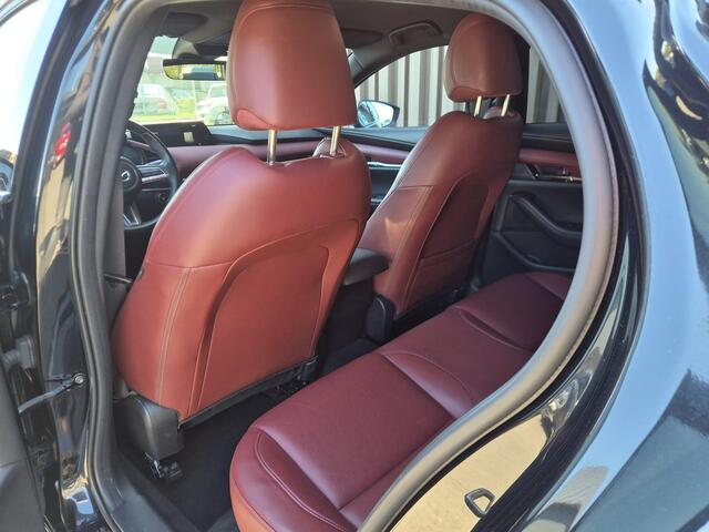 Mazda 3 2.0 e-SkyActiv-X M Hybrid 180 Luxury | 360 camera | HUD | Bose | Side assist