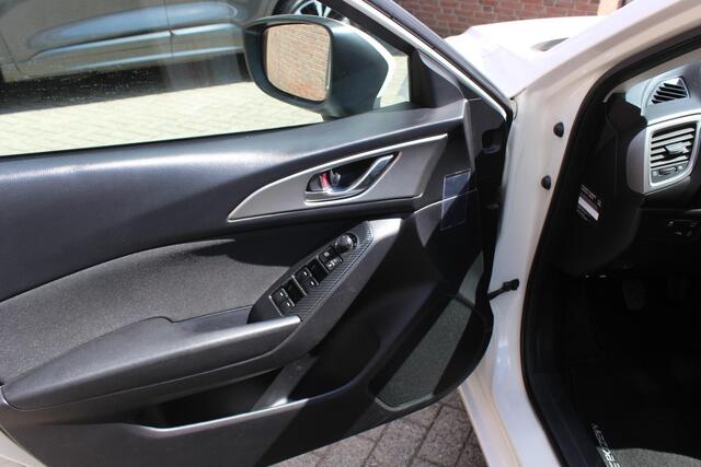 Mazda 3 2.0 SkyActiv-G 120 SkyLease Navigatie, Winterpack, PDC V+A, LED, Cruise Control, LMV, All Weather