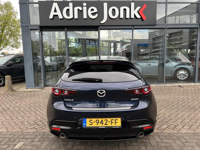 Mazda 3 2.0 e-SkyActiv-X M Hybrid 186 Luxury I-ACTIVE SENSE PACK | SUNROOF PACK | AERO PACK | LEDER | Bose AUDIO | 360gr CAMERA | 35.217km | GARANTIE 1/2029 | NED. AUTO | 1e EIGENAAR |