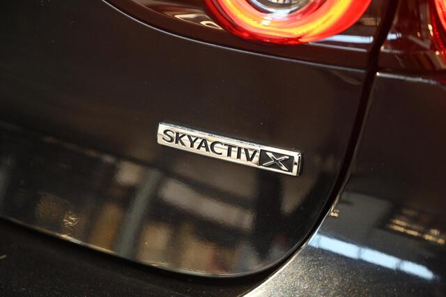 Mazda 3 e-SkyActiv-X 180 automaat Luxury met I-activsense *Trekhaak* *Dealeronderhouden* *All-in prijs*