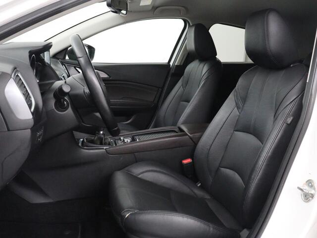 Mazda 3 2.0 SkyActiv-G 120 GT-M | Head-Up | Leder | Stoelverwarming | Adaptive cruise | Camera | Stuurverwarming | Bose Sound | Navigatie | Full LED | Keyless | Parkeerhulp | Climate control
