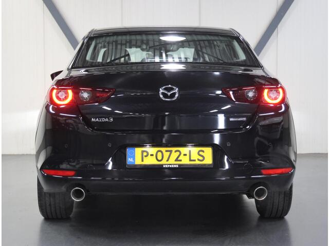 Mazda 3 186PK M Hybrid Comfort | 1ste eigenaar | Camera | Dodehoekdetectie | LED lampen | Keyless | Navigatie | AppleCarPlay/AndroidAuto | Armsteun | Camera | StoelStuurVerwarmd | Adaptief Cruise Control | Climate Control | Isofix | Parkeersensoren |